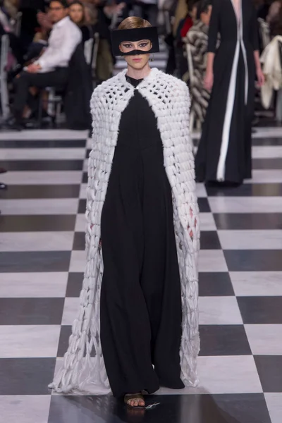 Look 25
